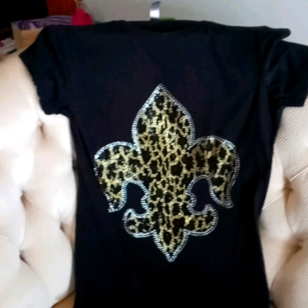 Black fleur De lis shirt